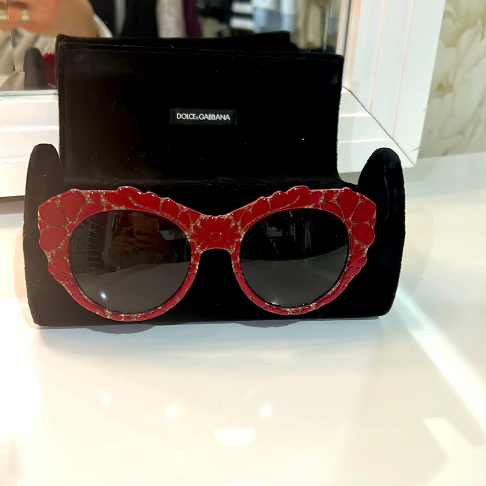 Red lace cat eye DG4267
